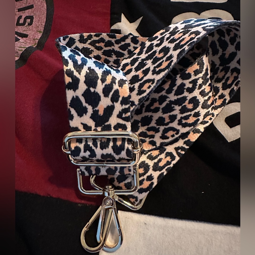 Crossbody strap (cheetah)